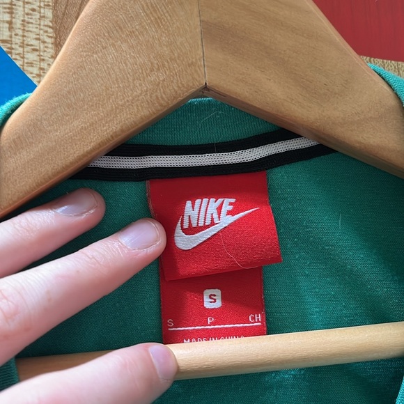 Women’s Nike tee - Picture 3 of 3